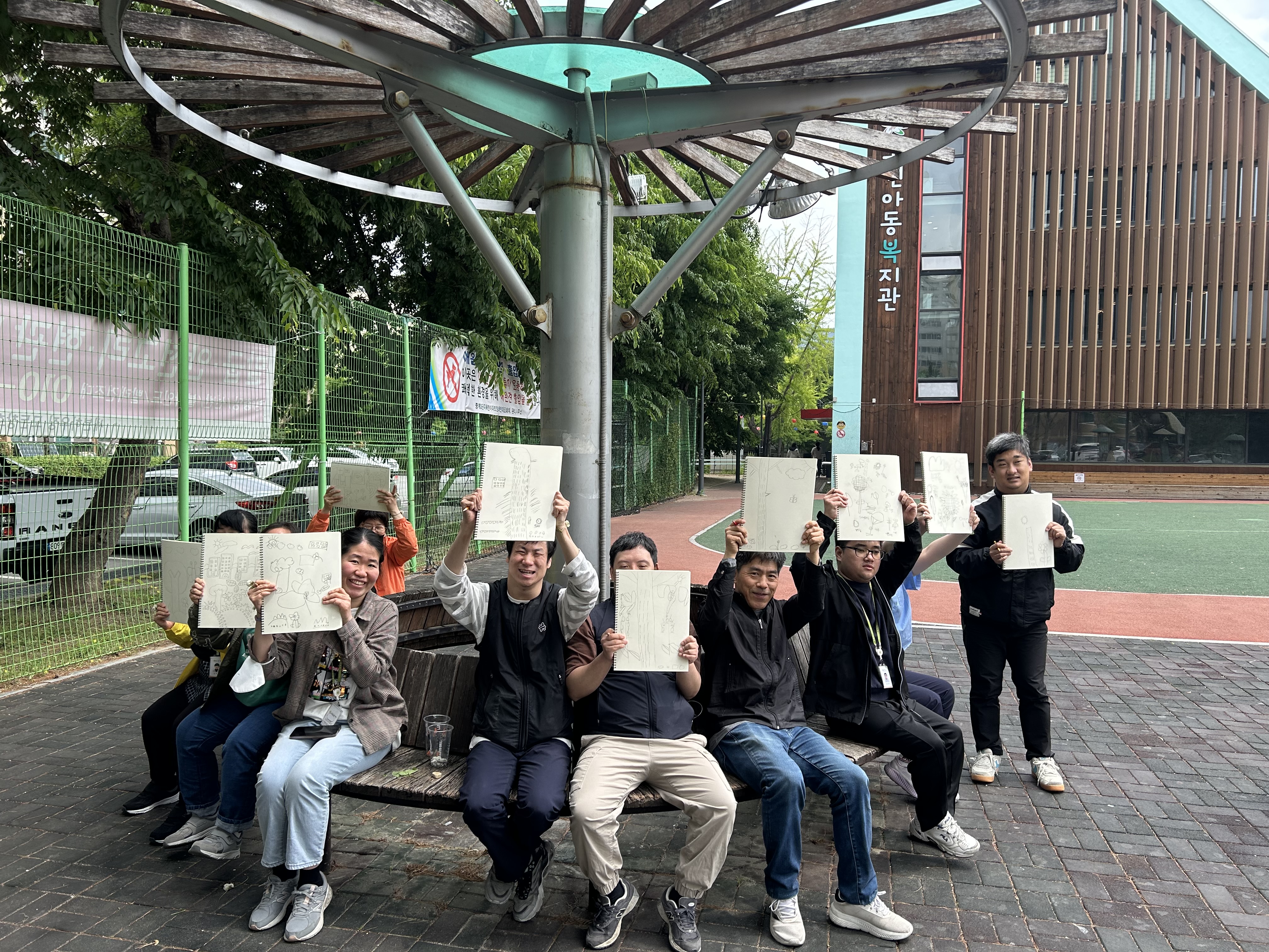 5월 7일 미술 동아리#야외에서 보고 느낀 사물 그리기